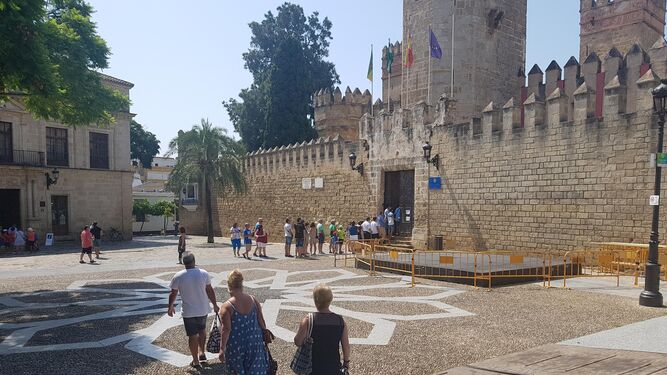 Una imagen de este mes de agosto de turistas aguardando una cola para acceder a visitar el  Castillo de San Marcos.
