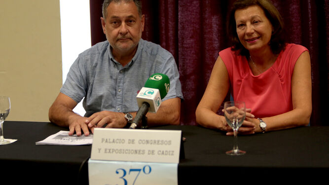 Pilar Moreno y Javier Jaén ayer en el Palacio de Congresos.