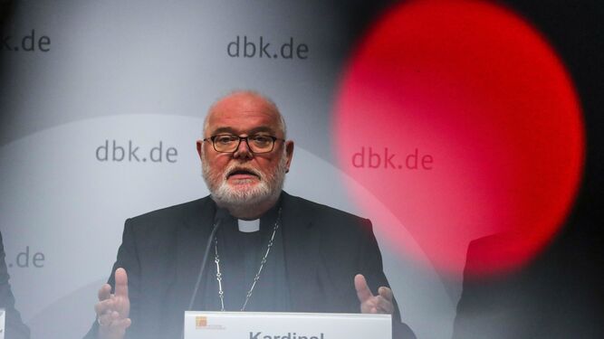 El cardenal de Múnich, Reinhard Marx, ofrece una rueda de prensa ayer en Fulda, Alemania.