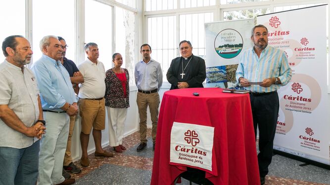 El alcalde, el obispo de Asidonia-Jerez y el director de Cáritas Diocesana, ayer en la inauguración.