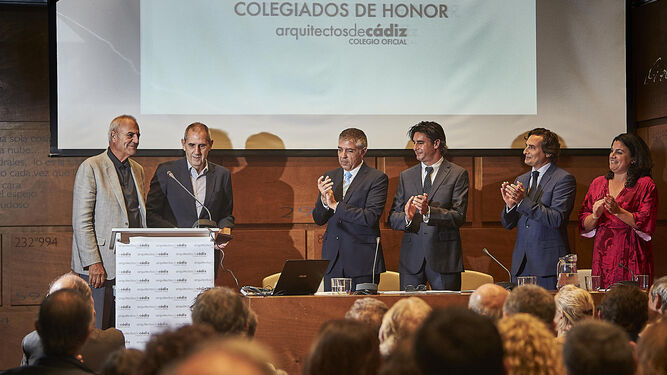 Los arquitectos Cruz y Ortiz reciben en Cádiz sus títulos de Colegiados de Honor