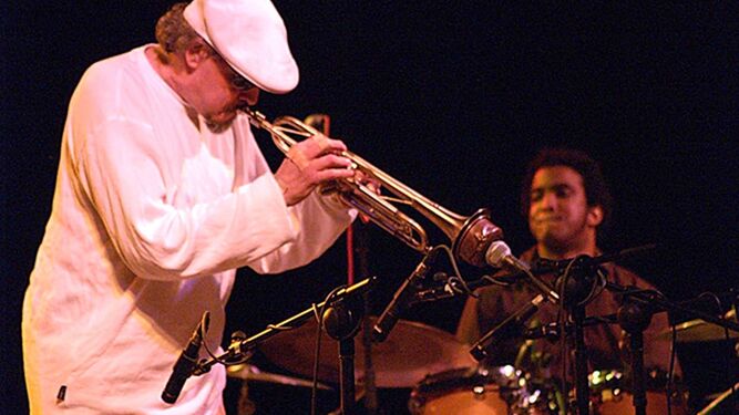 Jerry González durante un concierto.