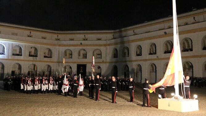 Arriado de bandera por el aniversario 481 aniversario de la Infantería de Marina española, el pasado mes de febrero.
