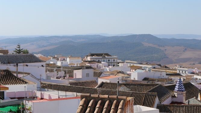 Vista general del municipio de Medina Sidonia con el Ayuntamiento al fondo.