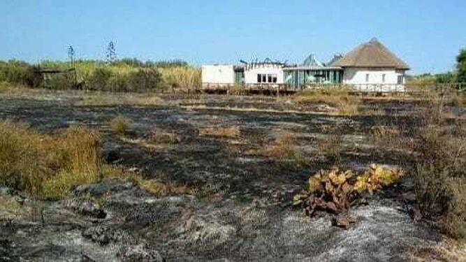 El Centro de Interpretación de la Naturaleza y el Litoral El Camaleón, en Chipiona, se vio muy afectado por el incendio ocurrido el pasado día 5.