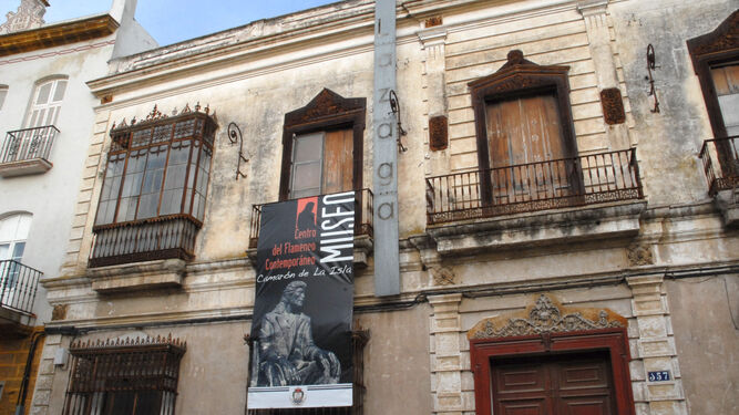 Cartel que anunciaba el Museo Camarón en la Casa Lazaga durante el anterior mandato
