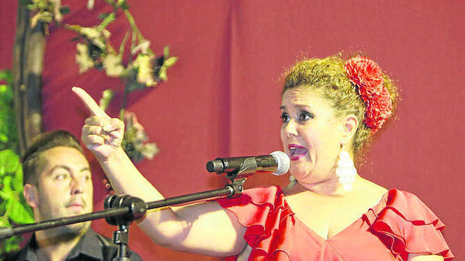 La cantante chiclanera Isabel Posada en una actuación reciente en la ciudad.