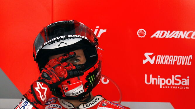 Lorenzo, en el box de Ducati