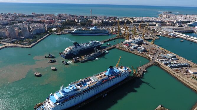 Aspecto del astillero de Reparaciones de Navantia Cádiz