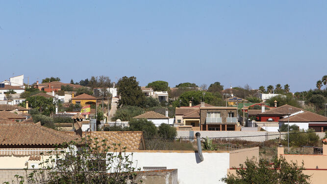 Vista de viviendas situadas en el diseminado del término municipal chiclanero.