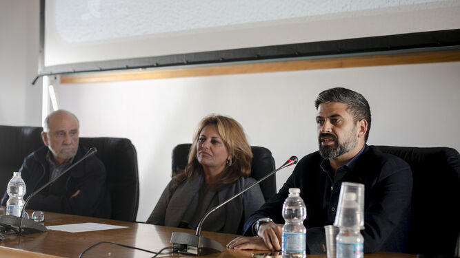 Gabriel Delgado, Elena Amaya y Nicolás Castellano, en la presentación de 'El naufragio, 30 años de memoria sumergida'
