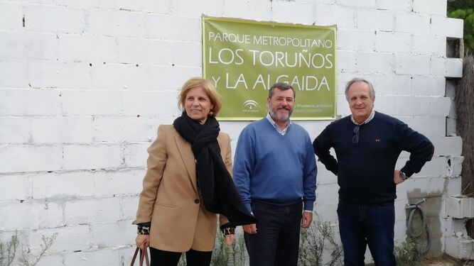 Pelayo, Candón y Fernández, durante la visita a La Ministra