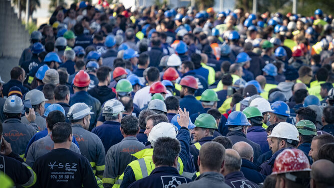 Trabajadores de la industria auxiliar de Puerto Real, durante la protesta del pasado martes