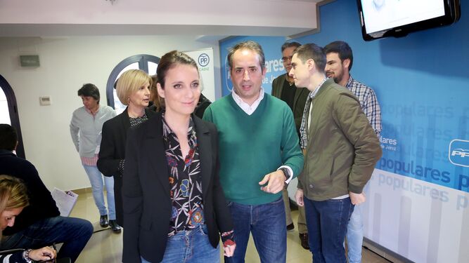Andre Levy junto al candidato del PP a la Alcaldía, Antonio Saldaña.