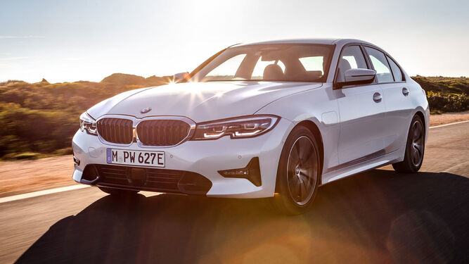 BMW pondrá a la venta en verano un Serie 3 híbrido enchufable con 60 km de autonomía en eléctrico