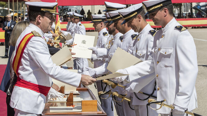 Ceremonia de entrega de despachos a la última promoción de suboficiales de la Armada, en julio de 2017.