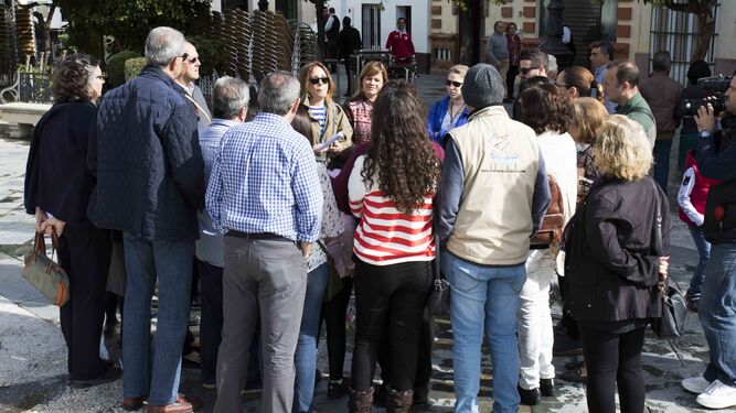 Un grupo de turistas en la céntrica Plaza del Cabildo.