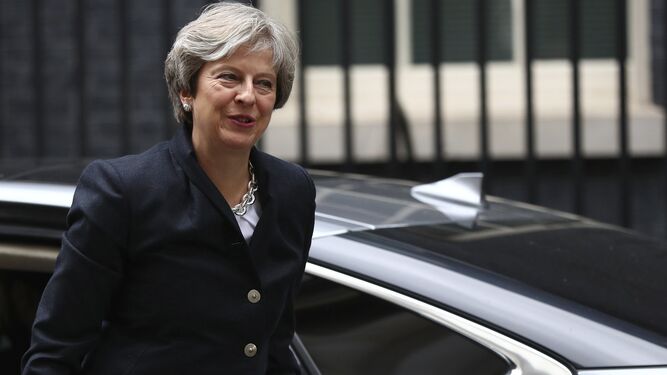 Theresa May, frente al número 10 de Downing  Street.