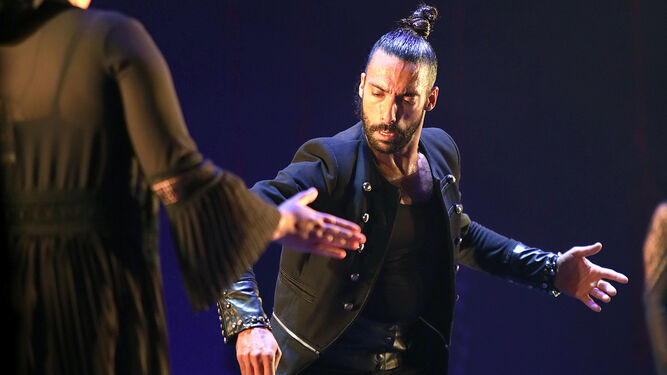 El bailaor gaditano Eduardo Guerrero, en un momento de 'Guerrero' en el Gran Teatro Falla.
