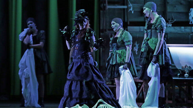 Un momento del montaje de 'El último hechicero', en el Teatro Villamarta.