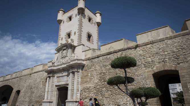 El jueves se realiza una visita al Torreón de las Puertas de Tierra.