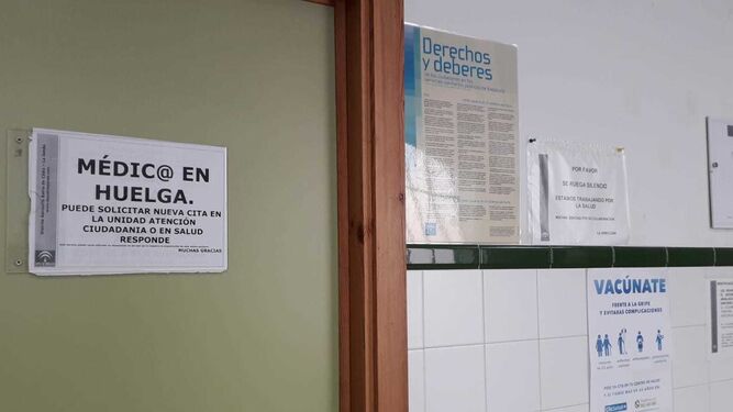 Imagen de un cartel en el Centro de Salud Federico Rubio de El Puerto.