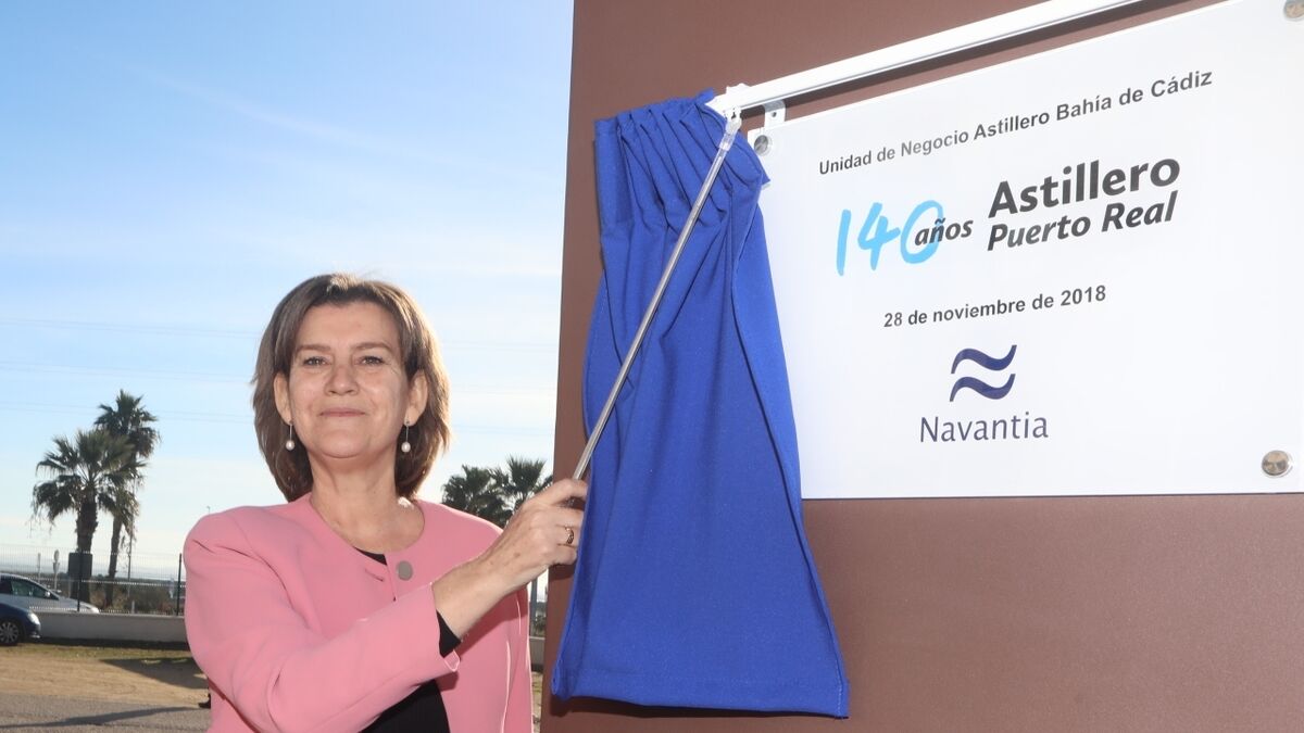 La presidenta de Navantia descubre el monolito que conmemora los 140 años del astillero de Puerto Real