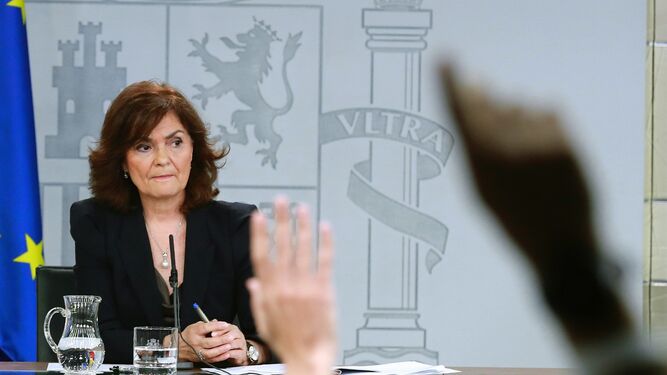 La vicepresidenta del Gobierno, Carmen Calvo, en la rueda de prensa posterior al Consejo de Ministros