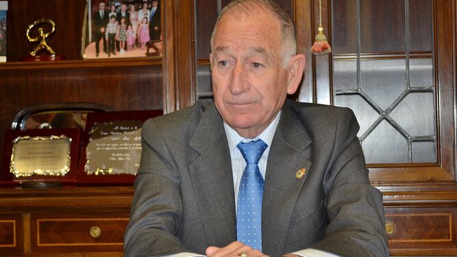 El presidente de la Diputación de Almería, Gabriel Amat, lamenta profundamente la muerte de Juan del Águila.