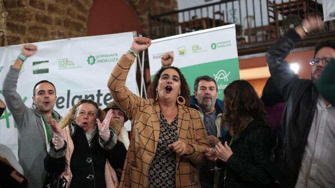 La cabeza de lista por Cádiz de Adelante Andalucía, Ángela Aguilera, durante la noche electoral.
