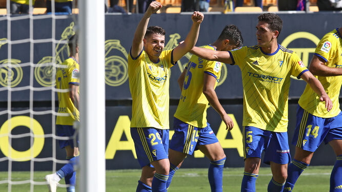 Manu Vallejo celebra su gol ante el Elche, el partido en el que los amarillos obtuvieron su mayor goleada del curso (5-1).