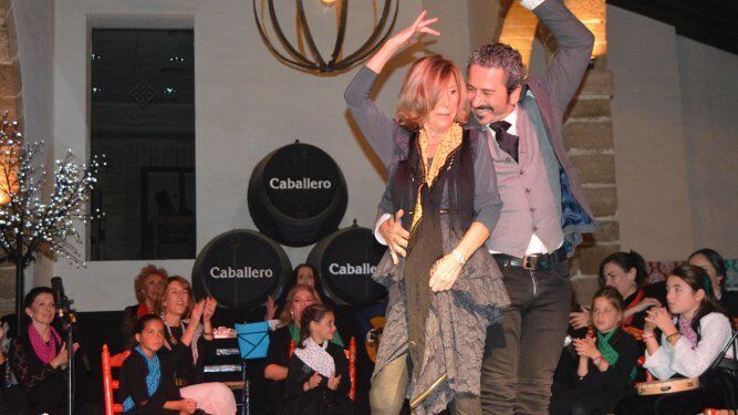 Concha Baras bailando con José Serrano.
