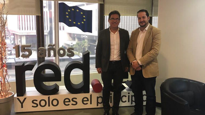 De izda. a dcha: Manuel Gómez Navarro (director del Departamento de Informática y Nuevas Tecnologías del Ayuntamiento) y Antonio Fernández.