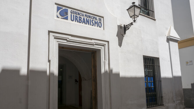 La Gerencia Municipal de Urbanismo atiende las solicitudes del Plan Alquila 2018 de la Junta.