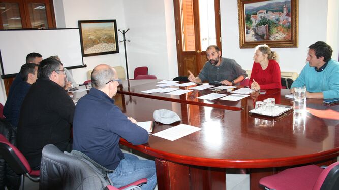 Reunión del alcalde con los representantes de los comerciantes
