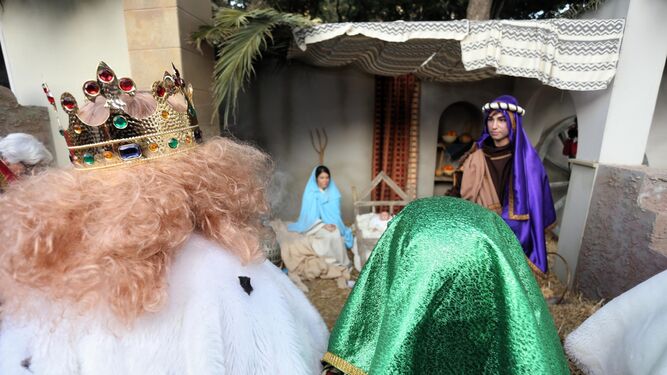 Los Reyes Magos, durante la ofrenda al Ni&ntilde;o.