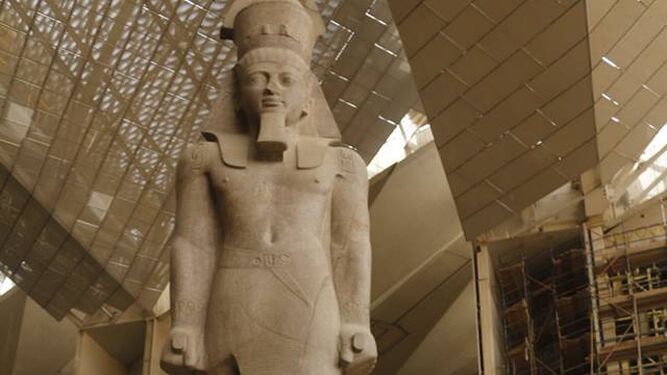 La imponente estatua de Ramses II.