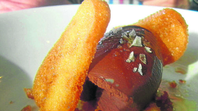 La versión del pan frito con chocolate del Barra Siete.