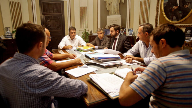 Imagen de una junta de portavoces del Ayuntamiento de Cádiz al inicio del mandato.