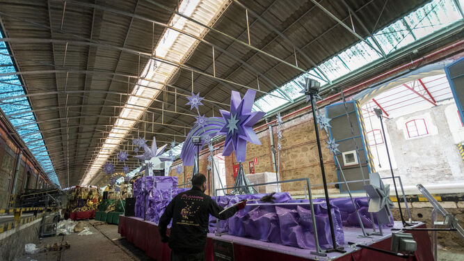 Preparativos de las carrozas de la Cabalgata de Reyes Magos 2019