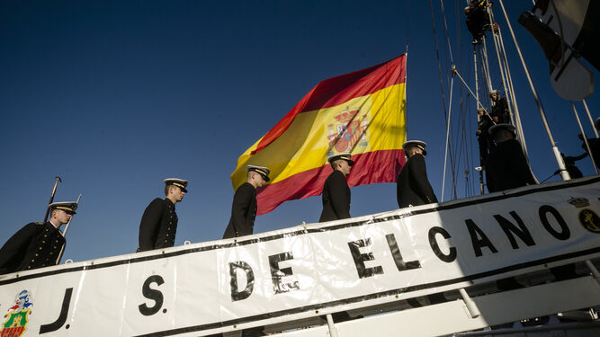 Elcano inicia su XCI crucero de instrucci&oacute;n en C&aacute;diz
