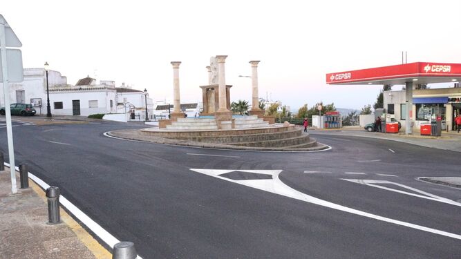 Aspecto que presenta en la actualidad la avenida de Andalucía tras el proceso de asfaltado y pintado de la calzada.