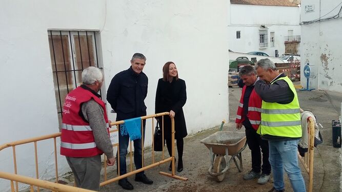 El alcalde y la diputada Ana Carrera visitan una de las obras