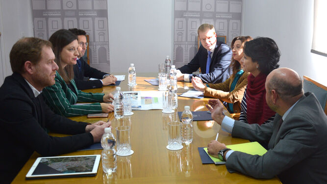 Reunión del Ayuntamiento y de la Zona Franca con representantes de Ten Brinke.