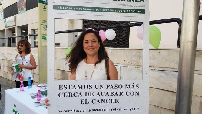 Imagen de una mesa petitoria instalada el año pasado en el Hospital Puerta del Mar el día de la cuestación de la AECC.