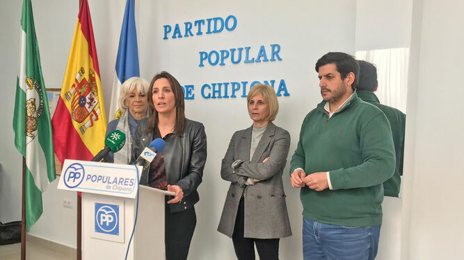 La alcaldesa, hoy en rueda de prensa junto a las diputadas María José García-Pelayo y Teófila Martínez.