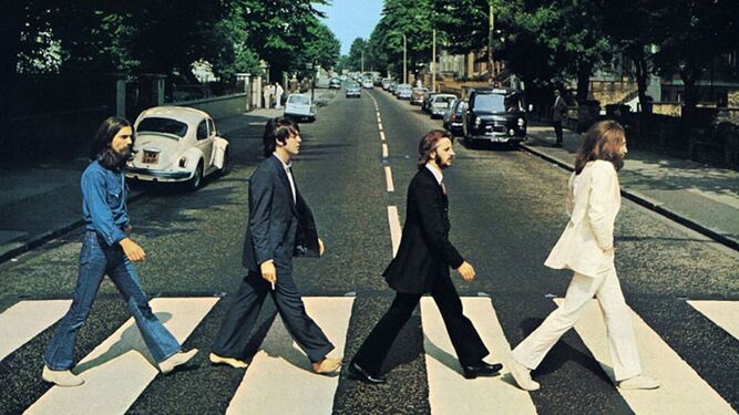 George Harrison, Paul McCartney, Ringo Starr y John Lennon, en la celebérrima portada del disco 'Abbey Road', en una imagen tomada el 8 de agosto de 1969.