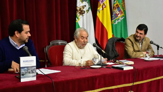 El escritor sanluqueño Juan José García Rodríguez presentando su nuevo libro en la Diputación.