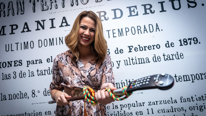La candidata Mirian Peralta con su bastón de mando.