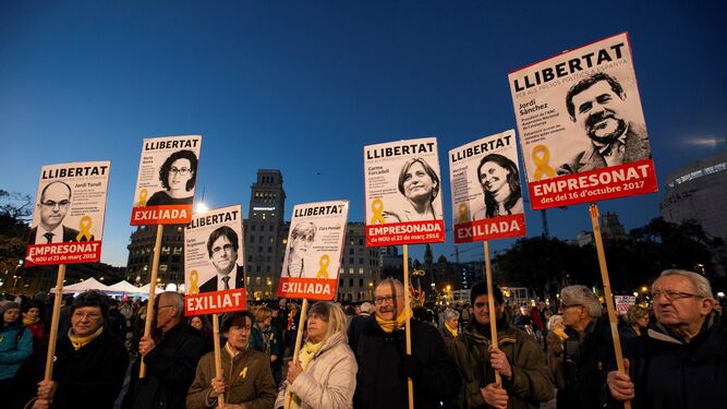 Manifestación independentista contra el juicio por el 1-O en el Tribunal Supremo, el martes por la tarde en Barcelona.
